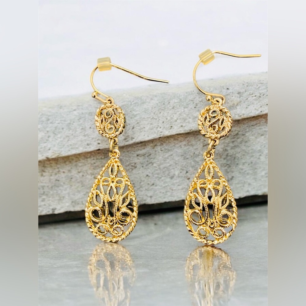 Intricate Gold Dangle Earrings with Filigree Design